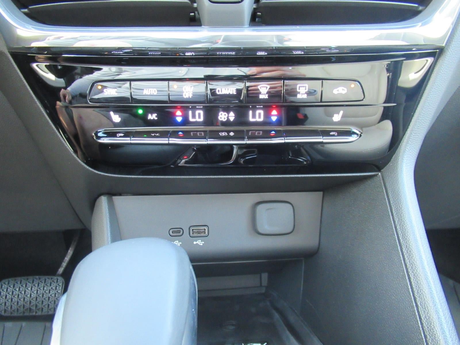 New 2026 Buick Encore GX Avenir w/ Avenir Technology Package FWD image 30