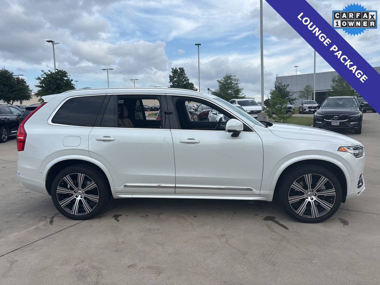 Used 2024 Volvo XC90 T8 Ultimate w/ Lounge Package image 4