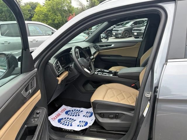 Used 2024 Volkswagen Atlas Cross Sport SE w/ Black Wheel Package AWD/4WD image 14