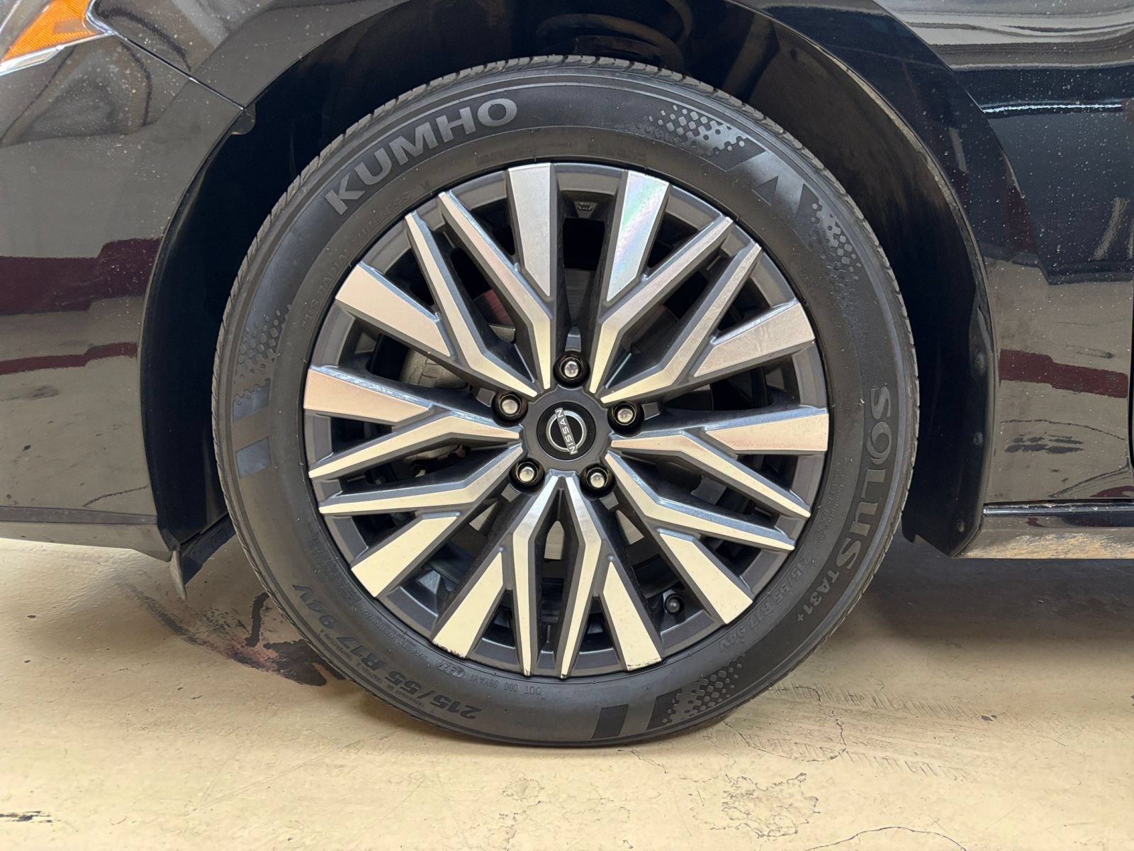 Used 2025 Nissan Altima 2.5 SV FWD image 30