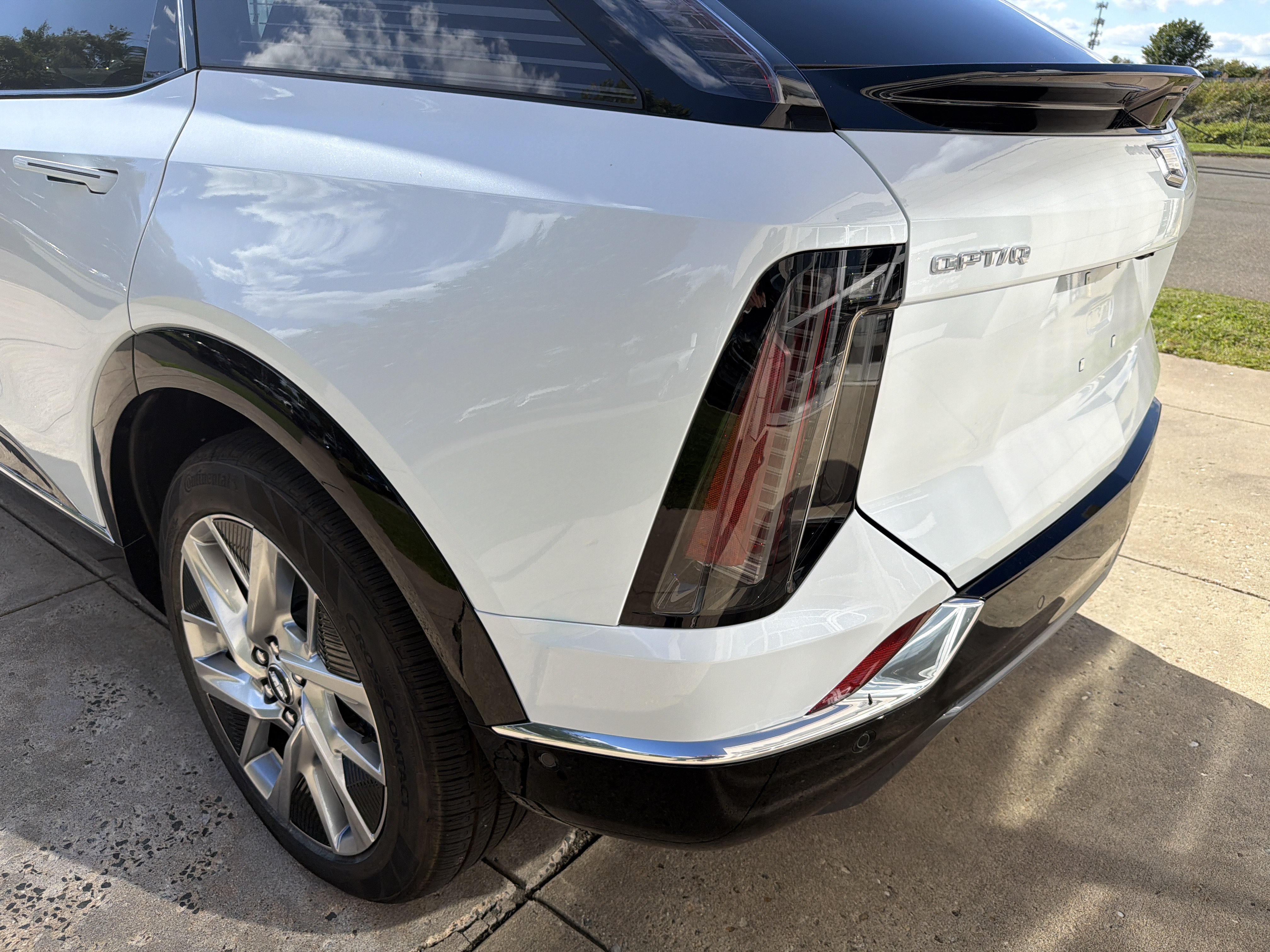New 2027 Cadillac Optiq Premium Luxury w/ LPO, Floor Liner Package AWD/4WD image 20