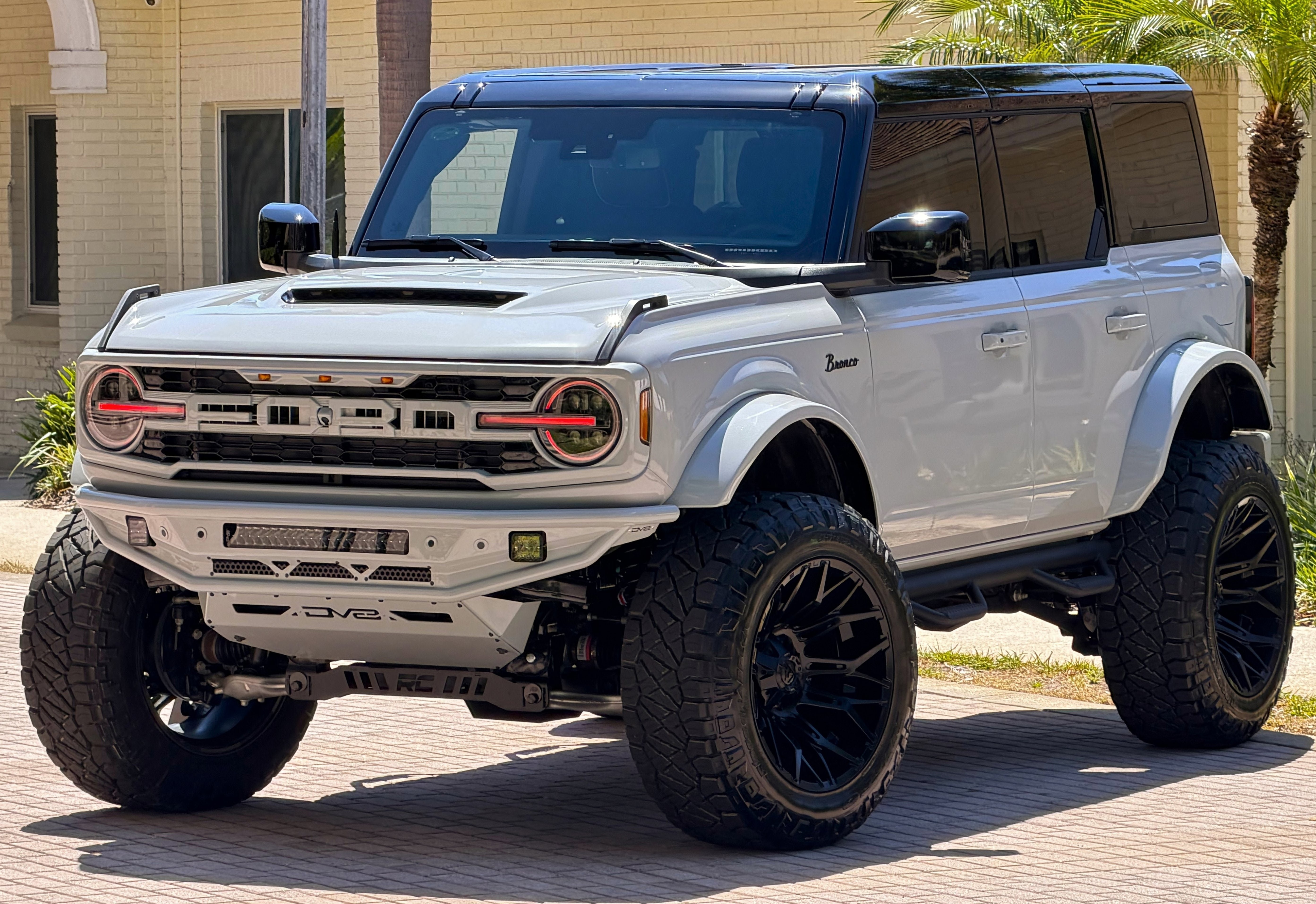 Used 2026 Ford Bronco Outer Banks AWD/4WD image 1