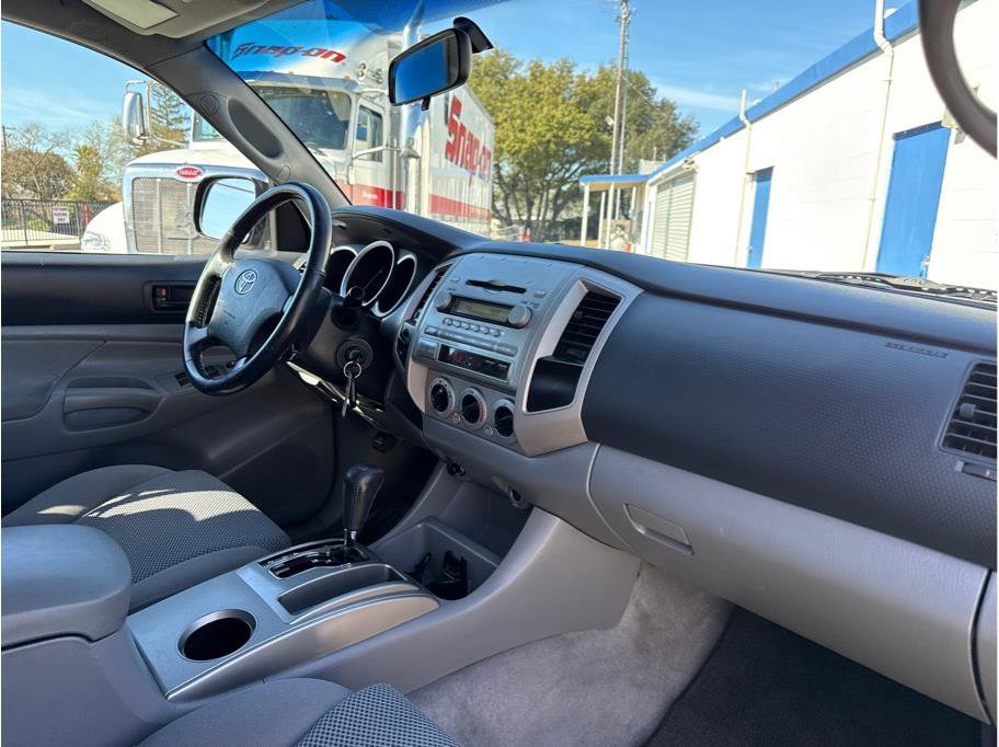 Used 2005 Toyota Tacoma w/ TRD Off-Road Package image 20