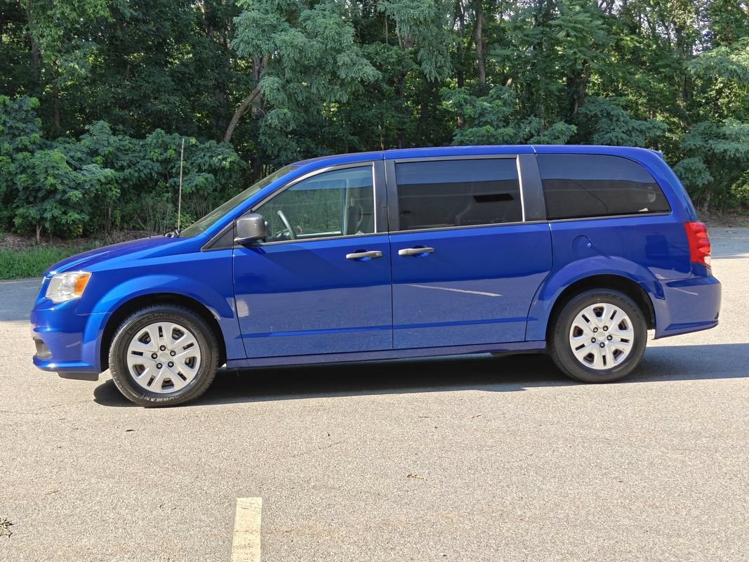Used 2019 Dodge Grand Caravan SE w/ UConnect Hands-Free Group FWD image 6