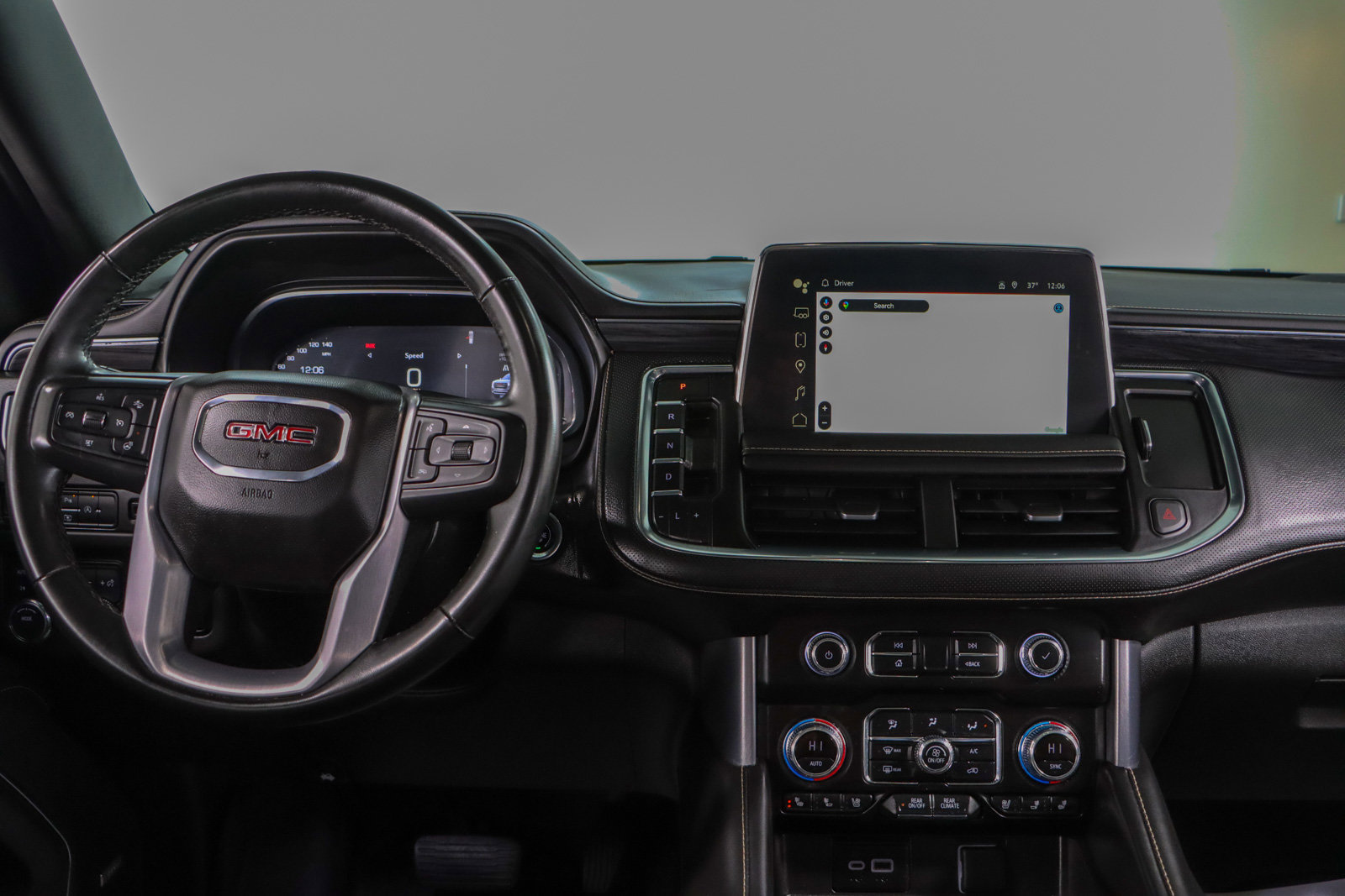 Used 2023 GMC Yukon SLT w/ SLT Luxury Package image 18