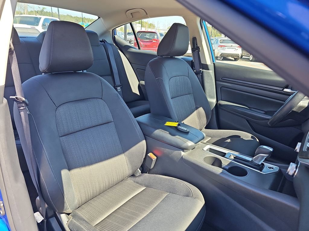 Used 2025 Nissan Altima 2.5 SV image 13