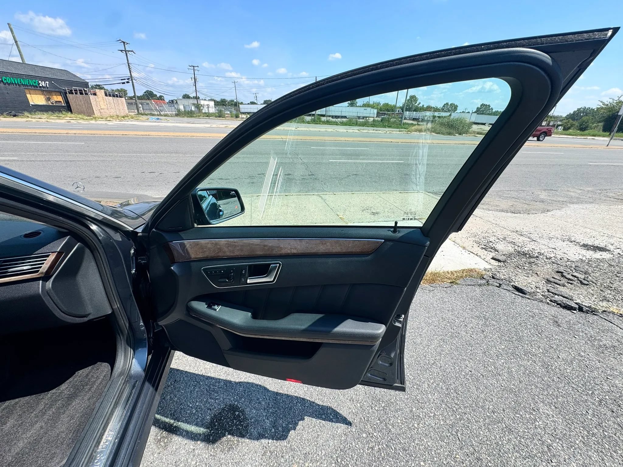Used 2013 Mercedes-Benz E 350 4MATIC Sedan image 17