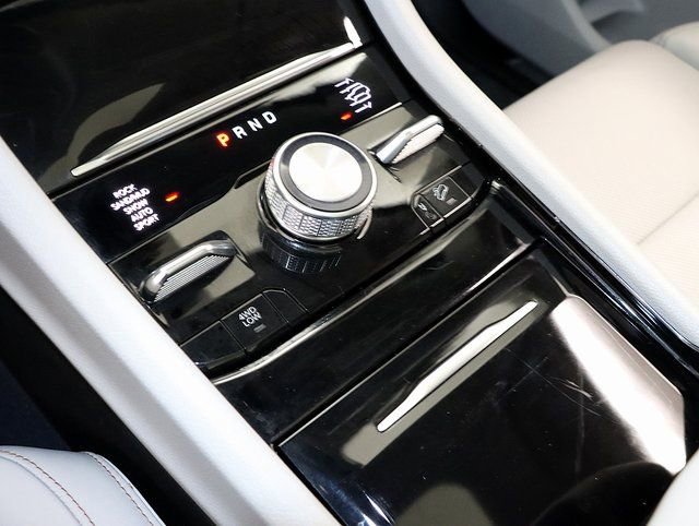 Used 2023 Jeep Grand Cherokee Overland w/ Luxury Tech Group IV AWD/4WD image 21