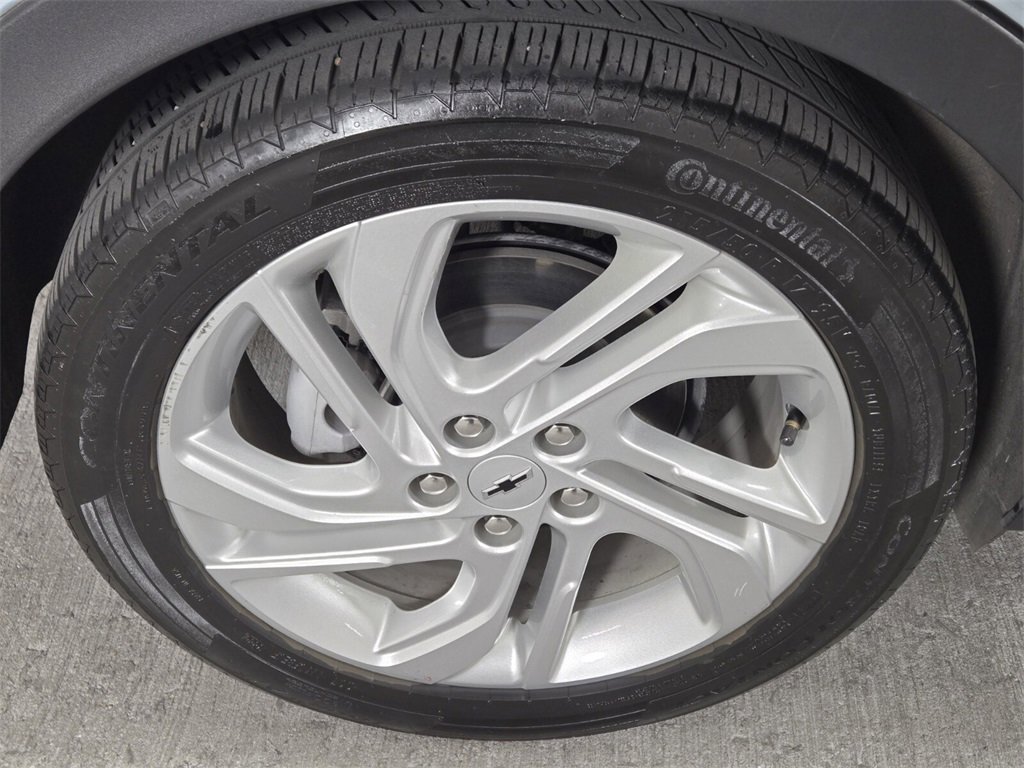 Used 2023 Chevrolet Bolt LT image 9