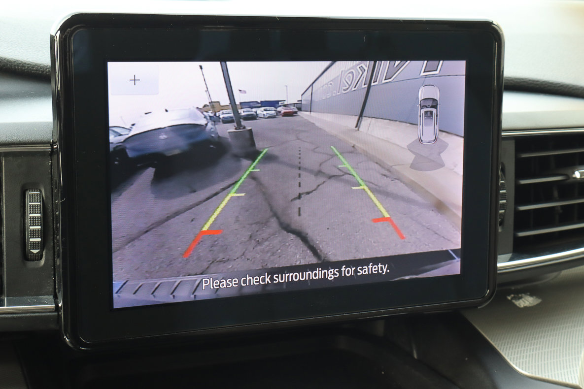 Used 2020 Ford Explorer XLT w/ Equipment Group 202A image 12