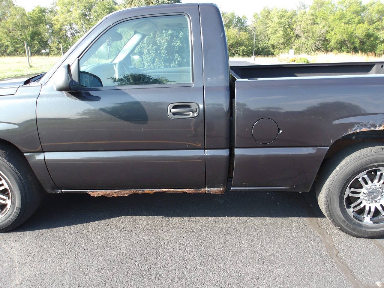 Used 2005 Chevrolet Silverado 1500 W/T RWD image 28
