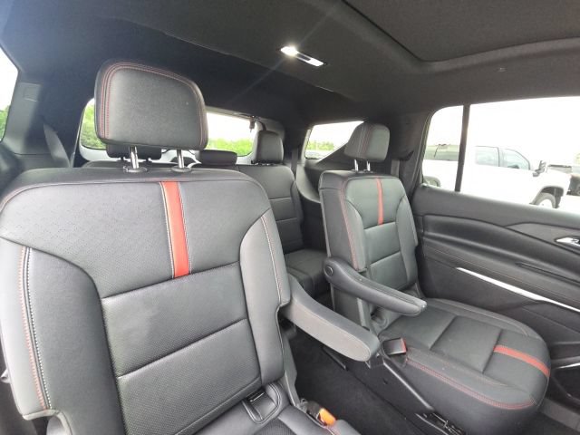 Used 2025 Chevrolet Traverse RS w/ LPO, Floor Liner Package FWD image 17