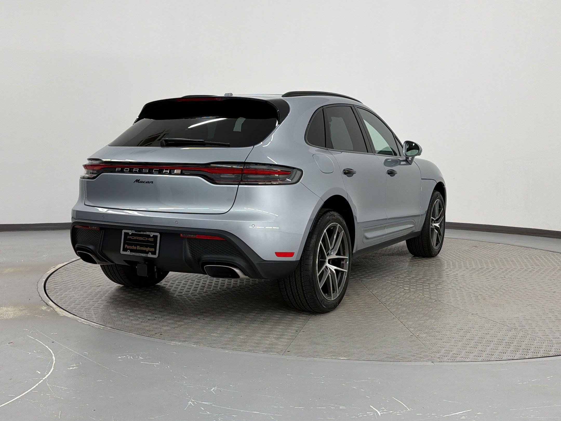 New 2026 Porsche Macan AWD/4WD image 9