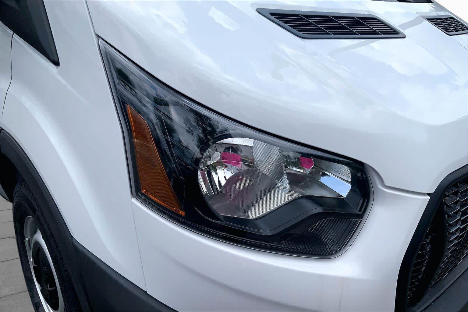 New 2026 Ford Transit 250 148 Medium Roof w/ Load Area Protection Package RWD image 13