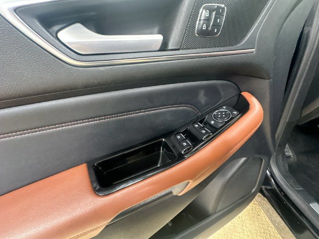 Used 2018 Ford Edge Titanium w/ Equipment Group 301A AWD/4WD image 23
