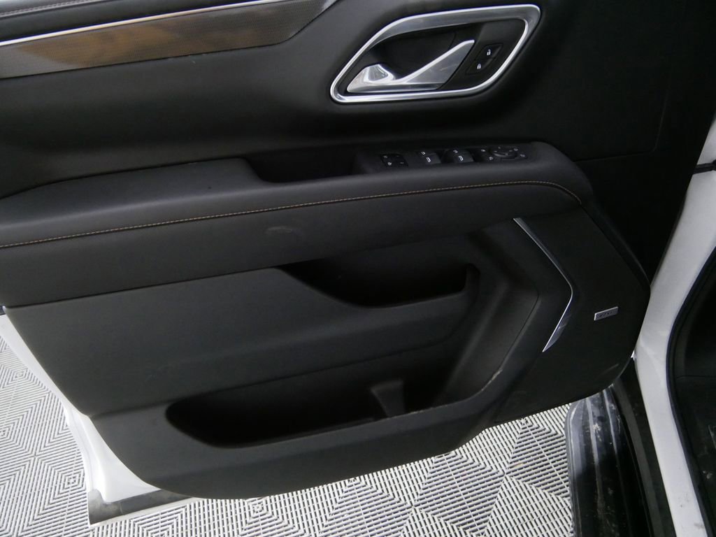 Used 2024 GMC Yukon AT4 w/ Technology Package image 12