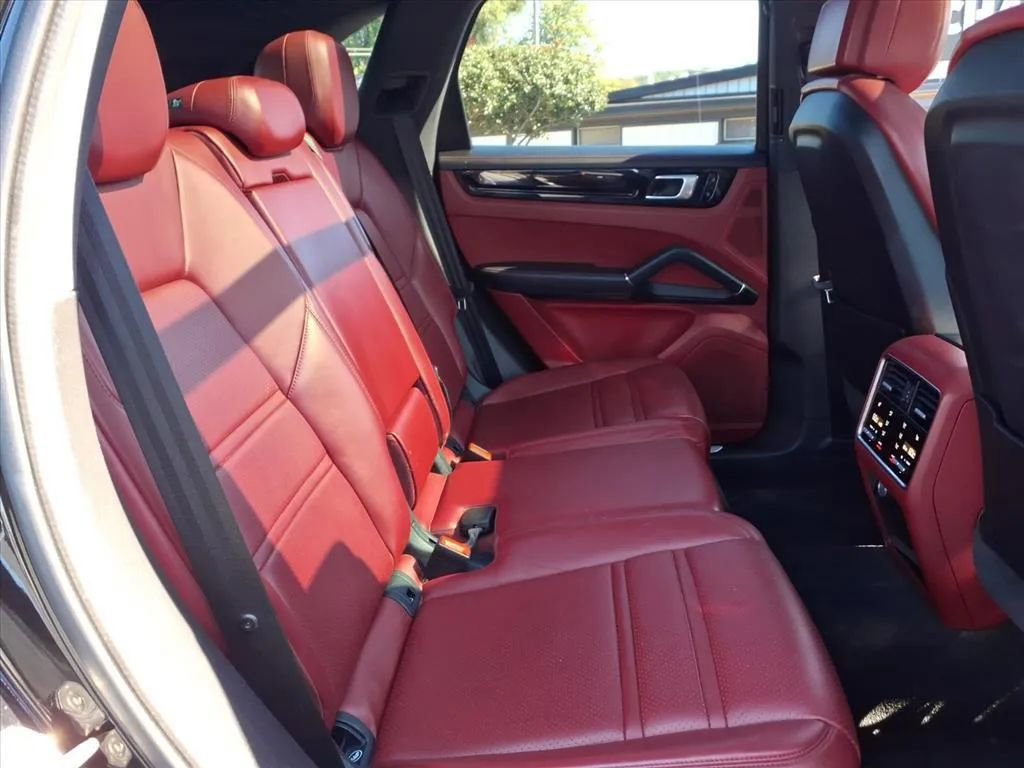 Used 2021 Porsche Cayenne S image 12