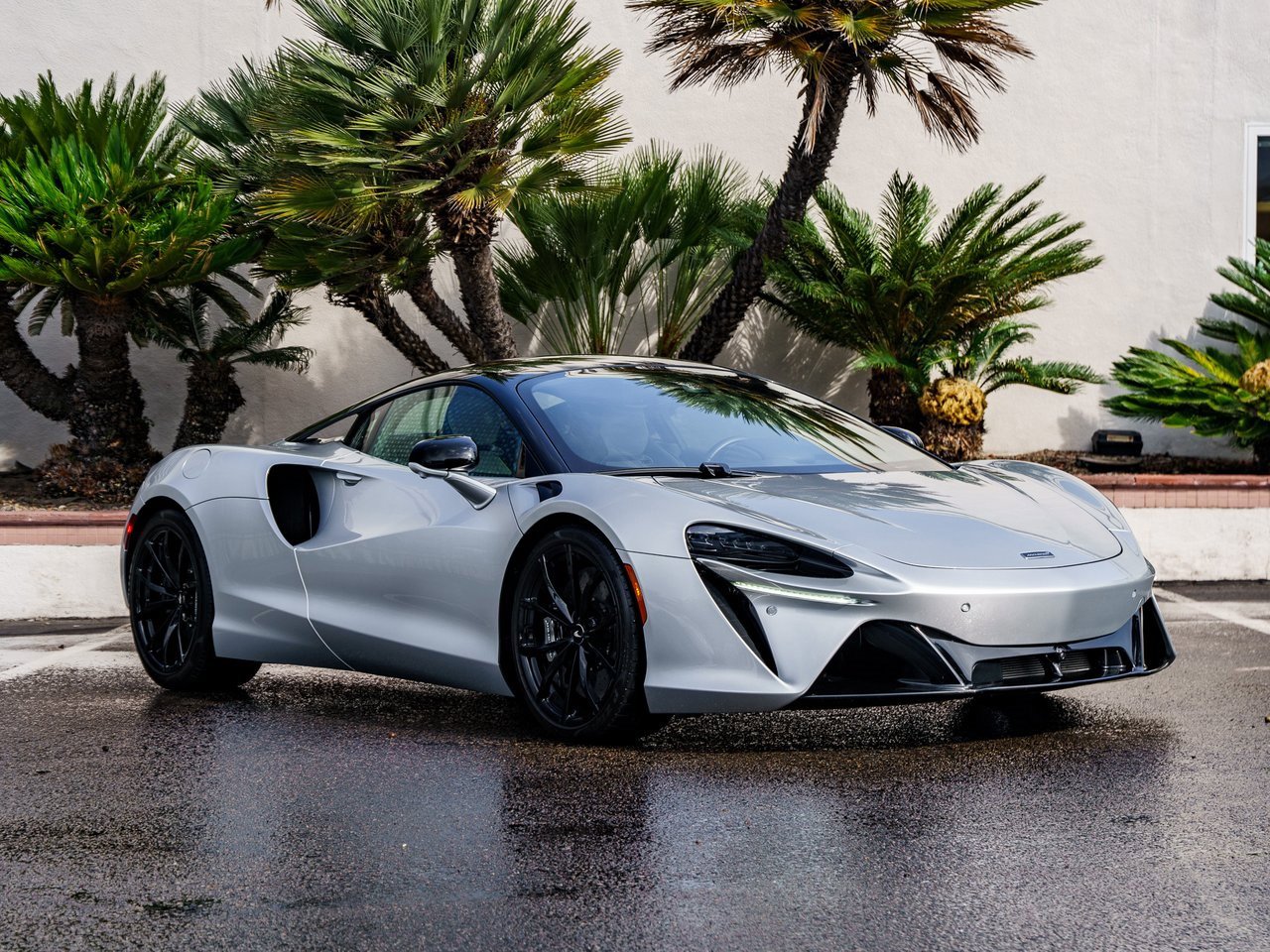 Used 2023 McLaren Artura image 21