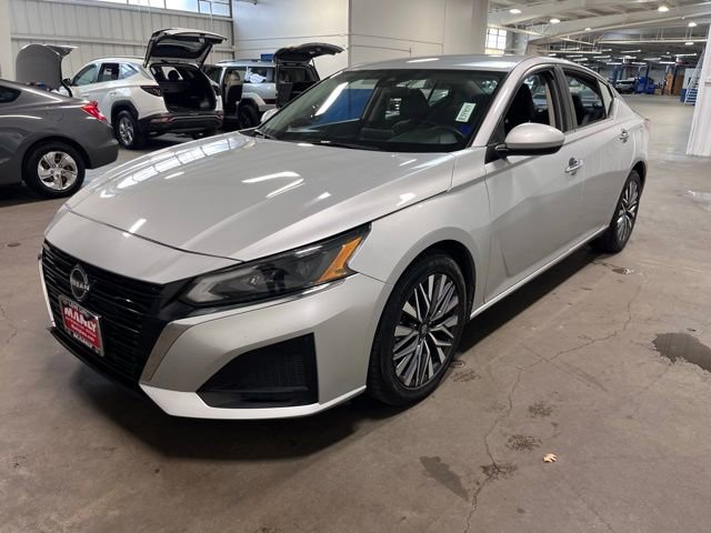 Used 2023 Nissan Altima 2.5 SV image 7