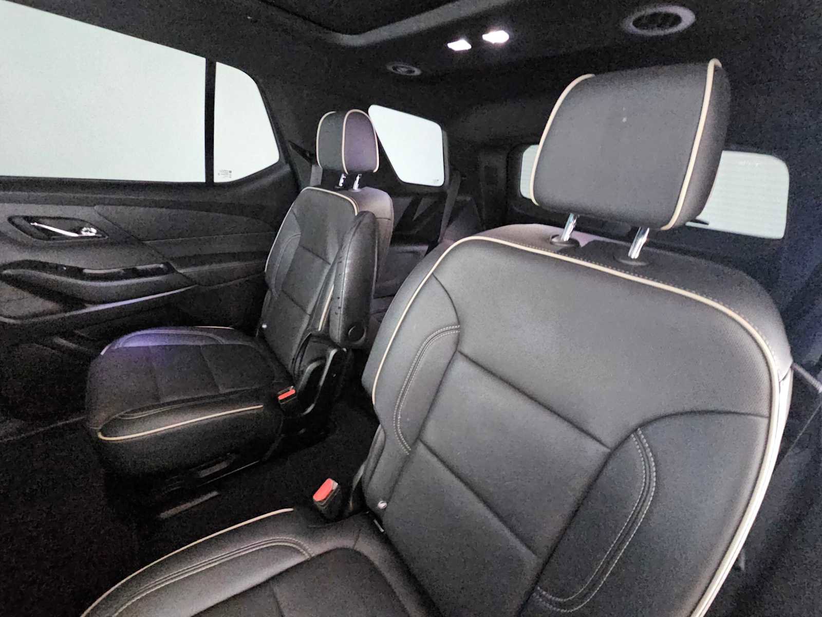 Used 2023 Chevrolet Traverse Premier image 19