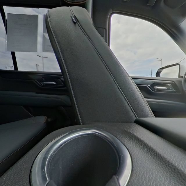 Used 2025 GMC Yukon AT4 w/ AT4 Premium Package AWD/4WD image 35