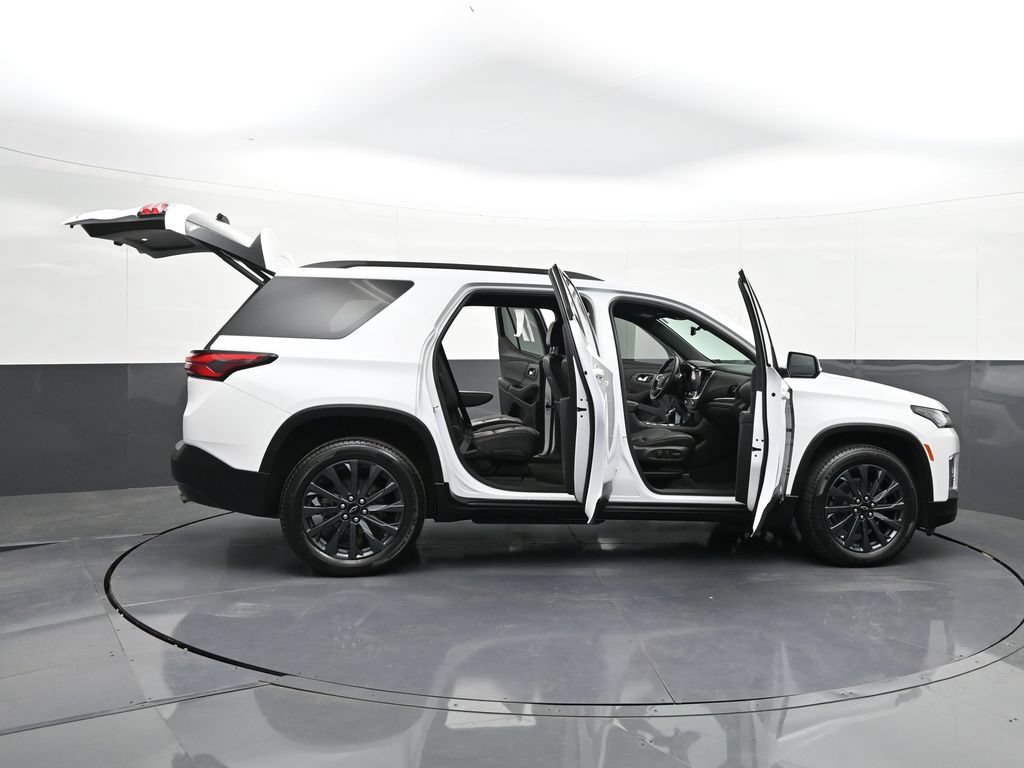 Used 2022 Chevrolet Traverse RS FWD image 41