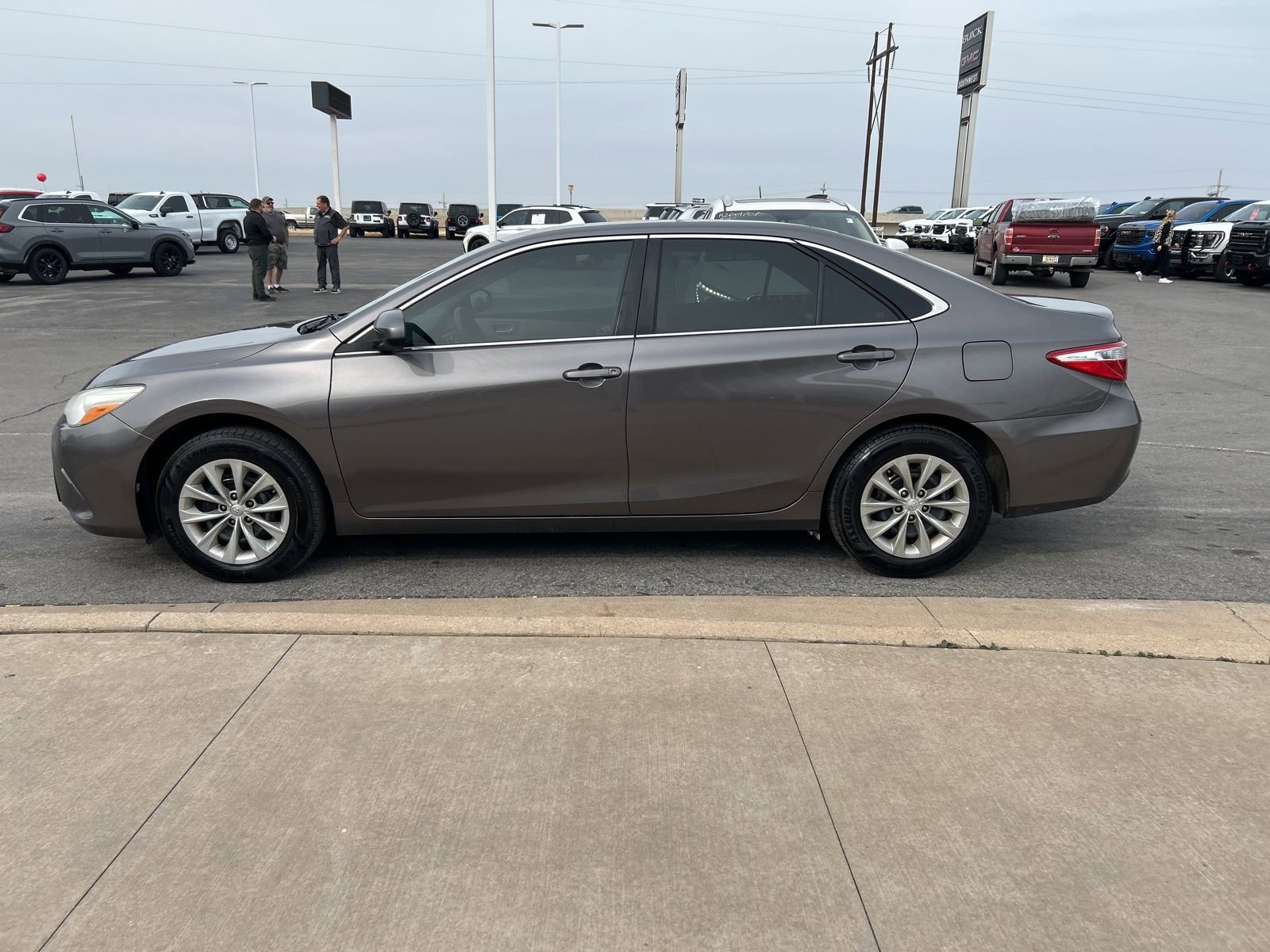 Used 2017 Toyota Camry LE image 8