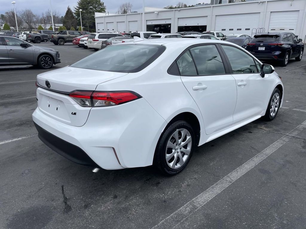Used 2025 Toyota Corolla LE image 9