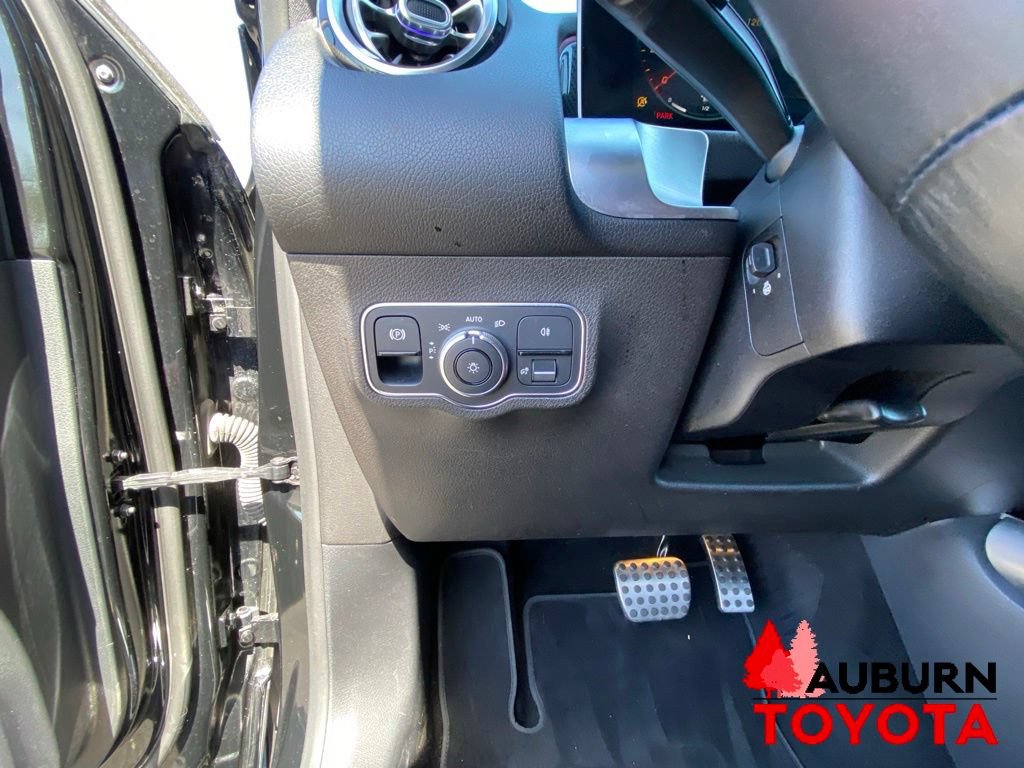 Used 2021 Mercedes-Benz GLB 250 4MATIC image 40