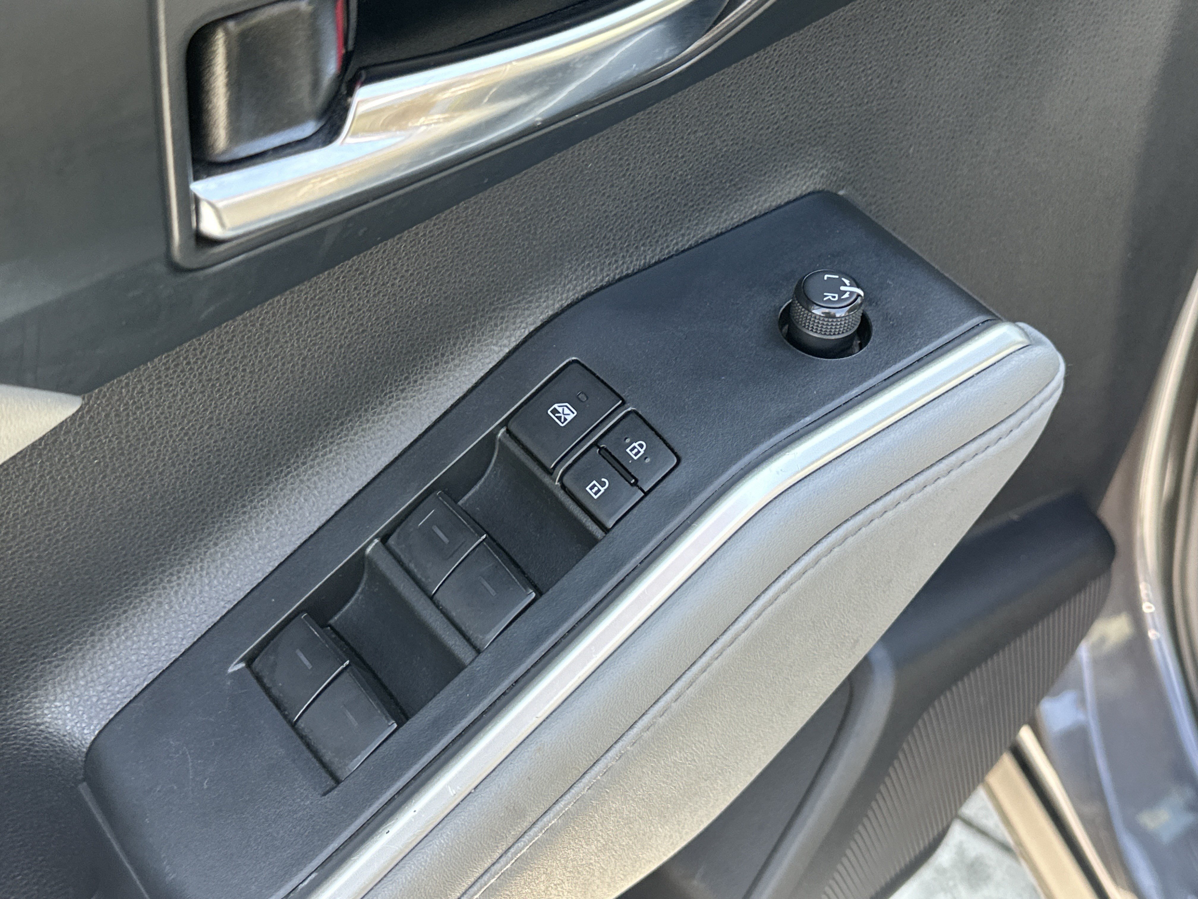 Used 2024 Toyota Highlander XLE FWD image 15
