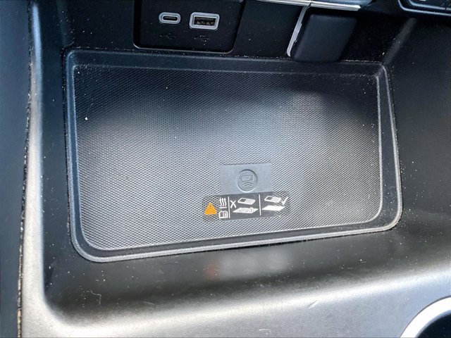 Used 2024 Chevrolet Suburban LT RWD image 23