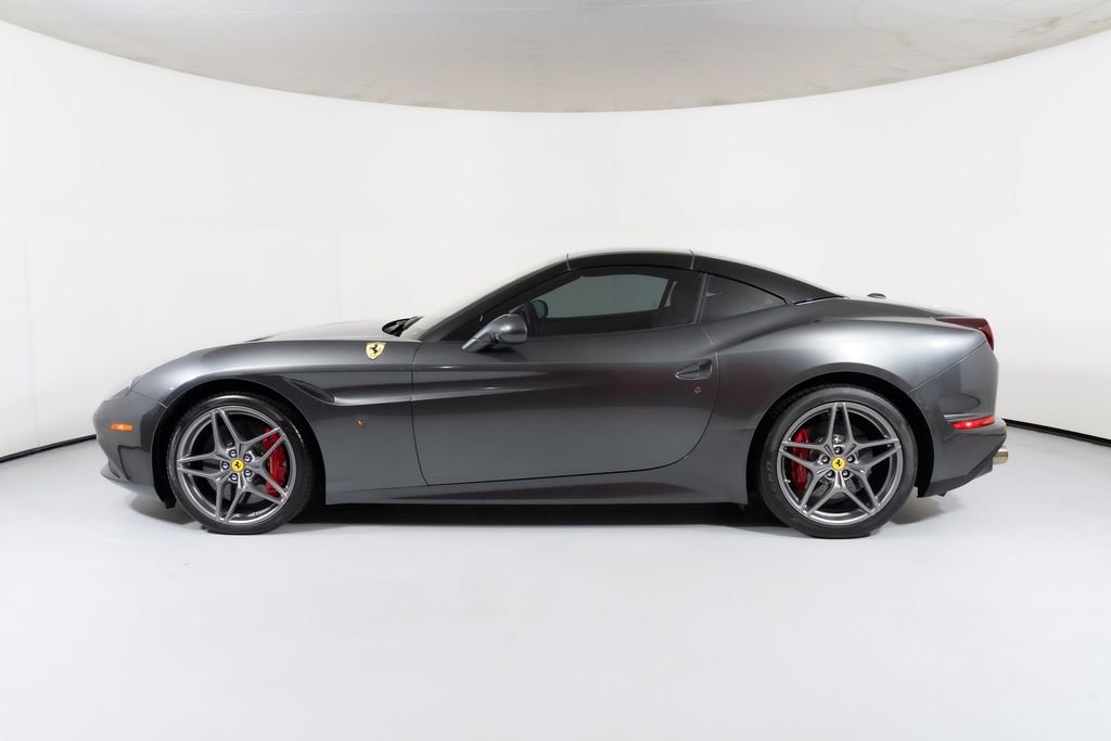 Used 2015 Ferrari California T RWD image 11