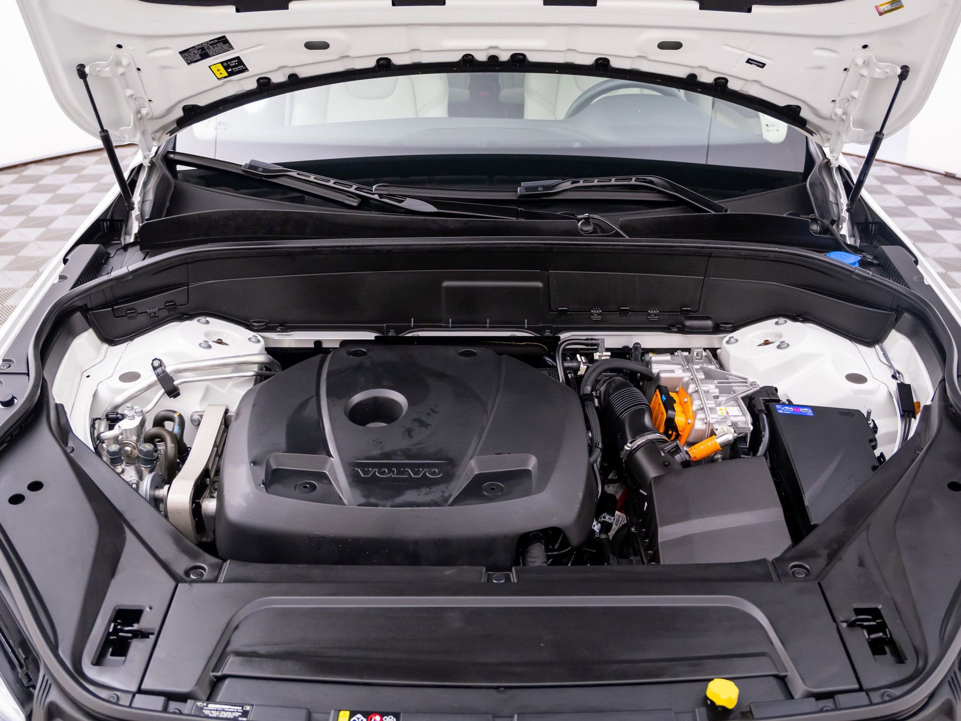 Used 2023 Volvo XC90 T8 Plus w/ Protection Package Premier image 32