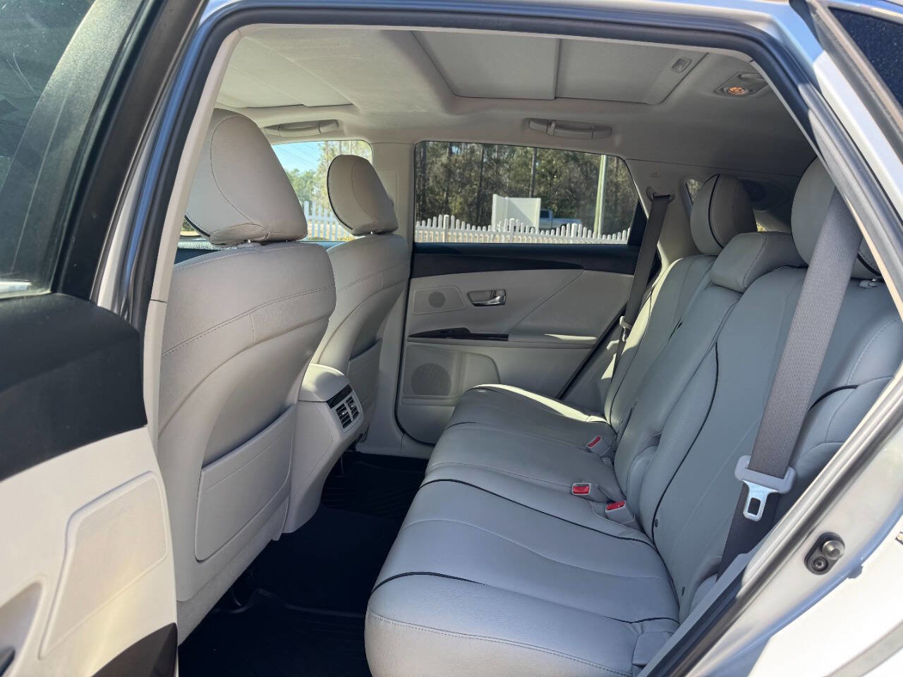 Used 2011 Toyota Venza w/ Convenience Pkg FWD image 12