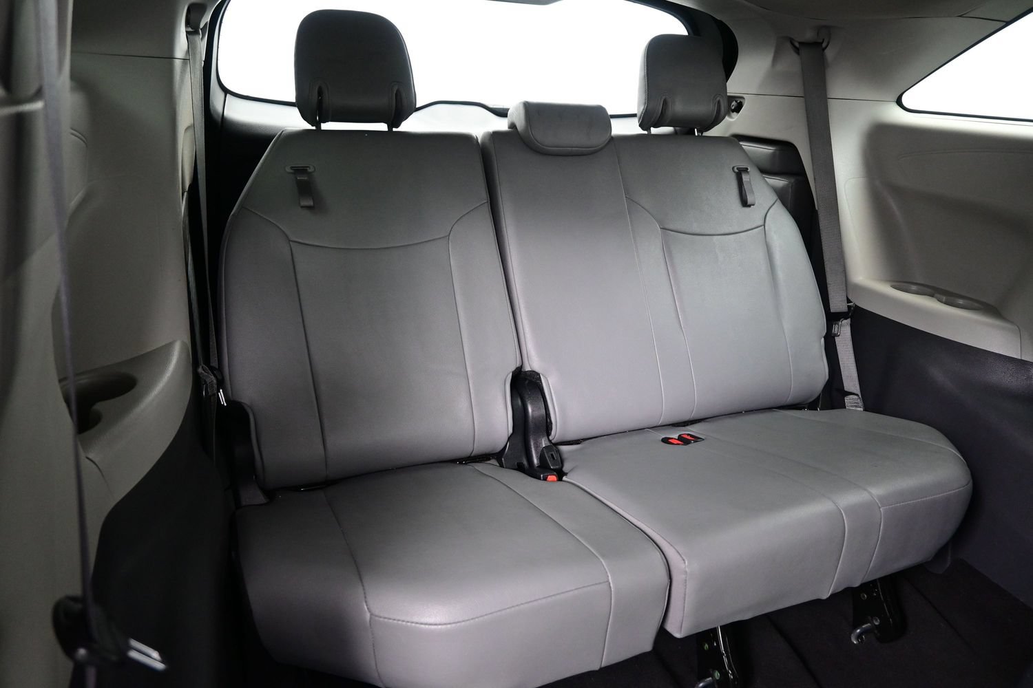 Used 2024 Toyota Sienna XLE FWD image 17