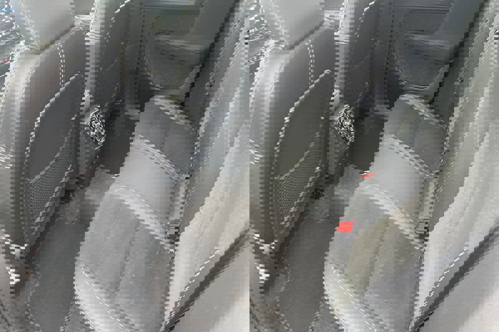 Used 2022 Volvo XC40 T5 R-Design w/ Advanced Package image 4