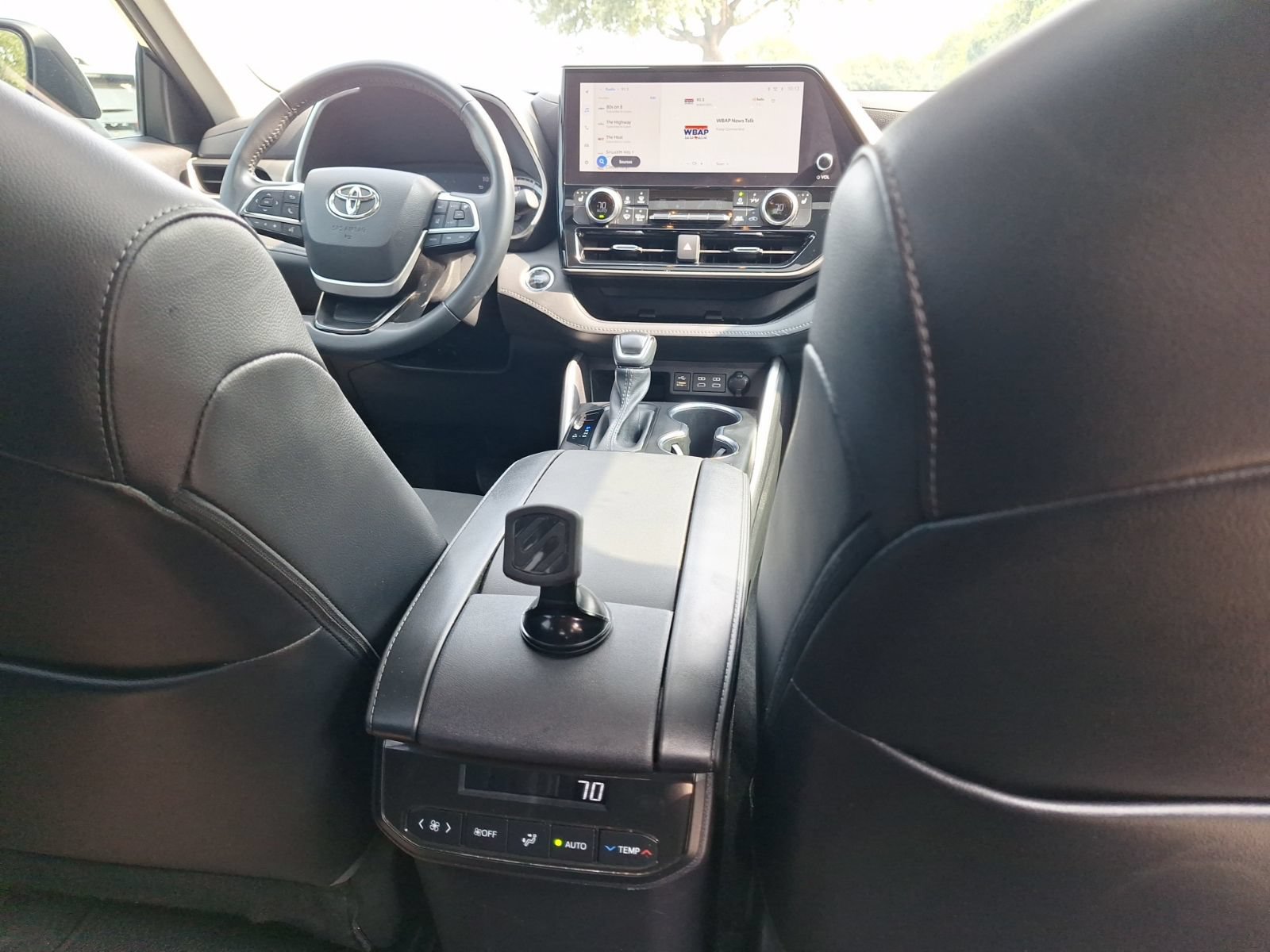 Used 2023 Toyota Highlander XLE FWD image 32