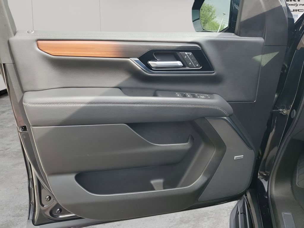 Used 2025 GMC Yukon Denali image 27