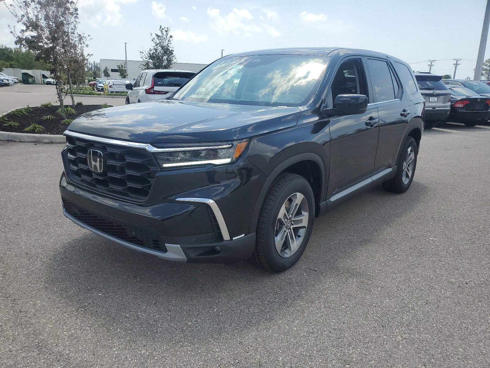 New 2025 Honda Pilot EX-L image 8