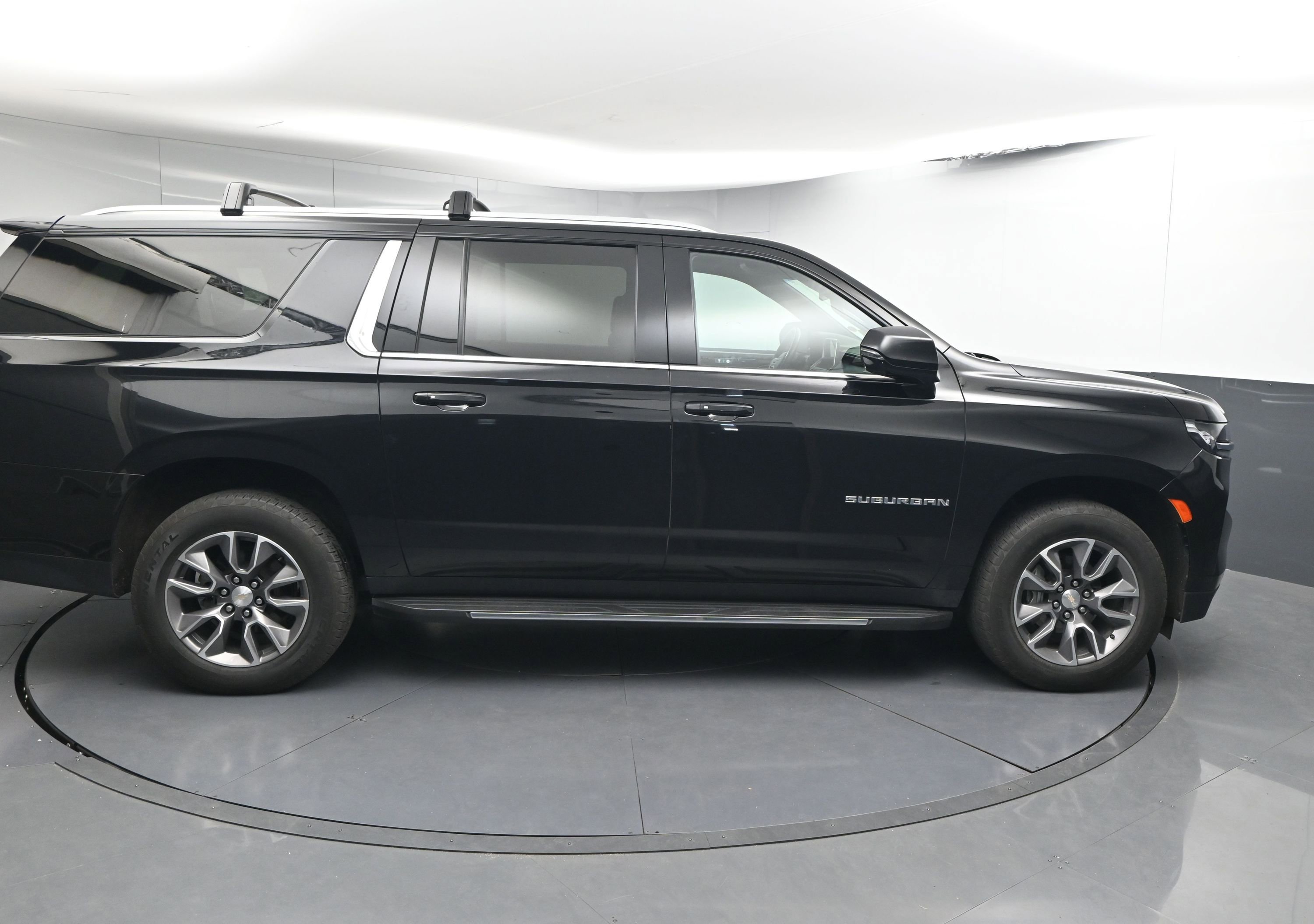 Used 2022 Chevrolet Suburban LT w/ LT Signature Package image 9