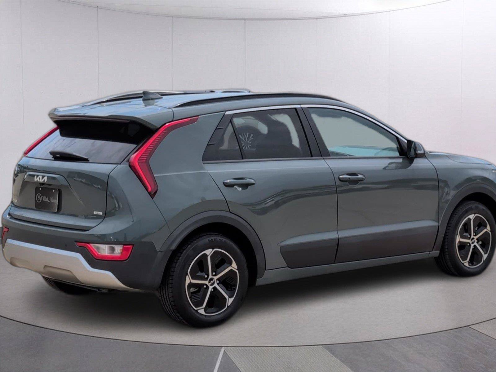 Used 2024 Kia Niro EX FWD image 8