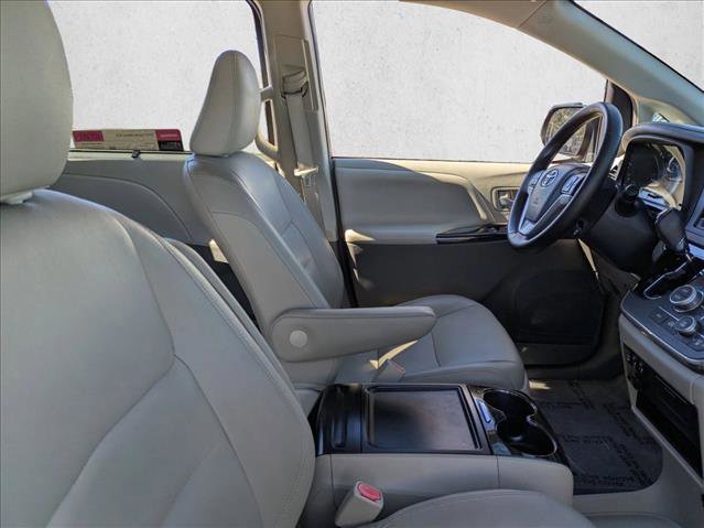 Used 2015 Toyota Sienna XLE image 22