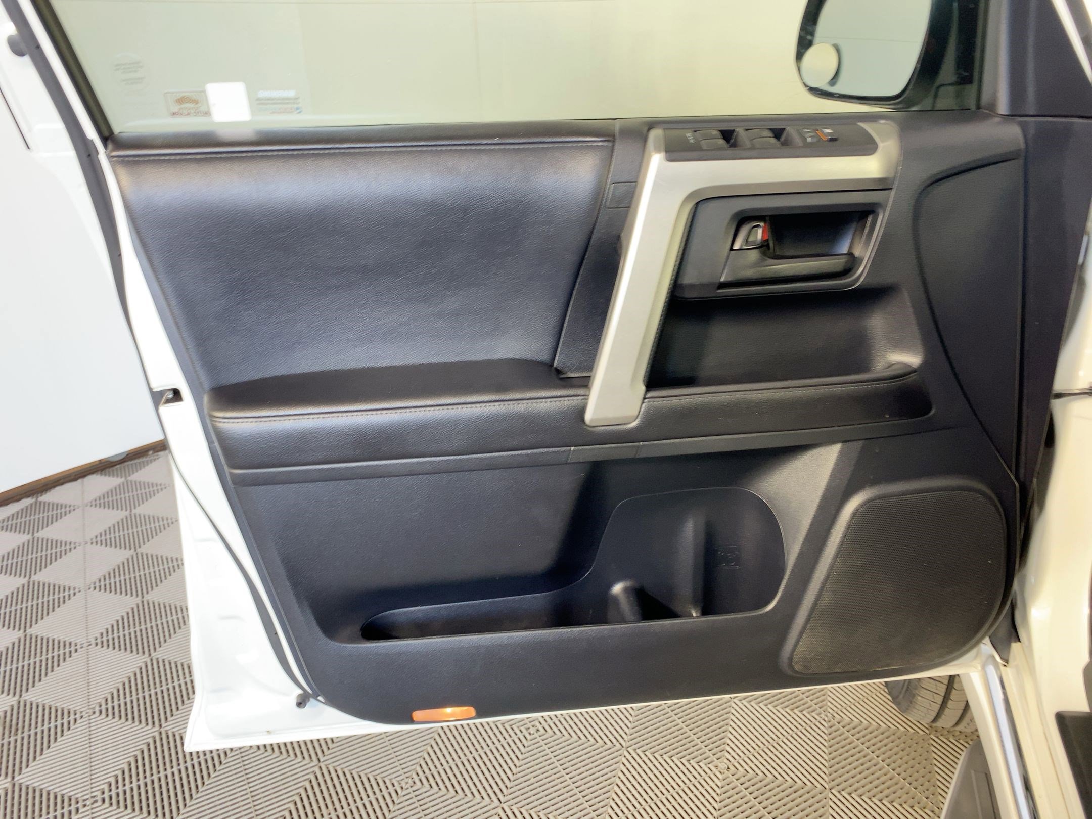 Used 2013 Toyota 4Runner Limited image 21