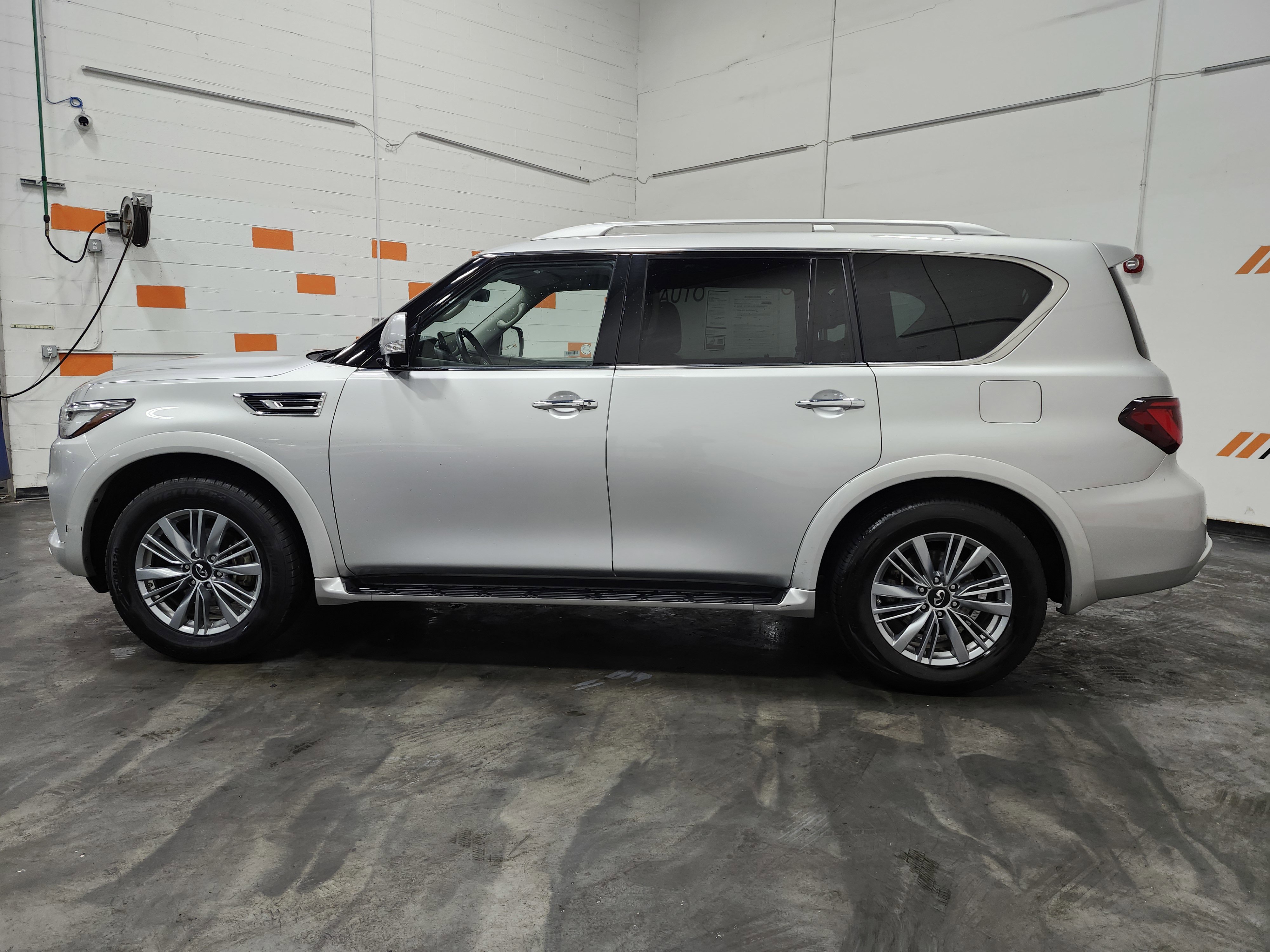 Used 2023 INFINITI QX80 Luxe w/ Cargo Package image 17