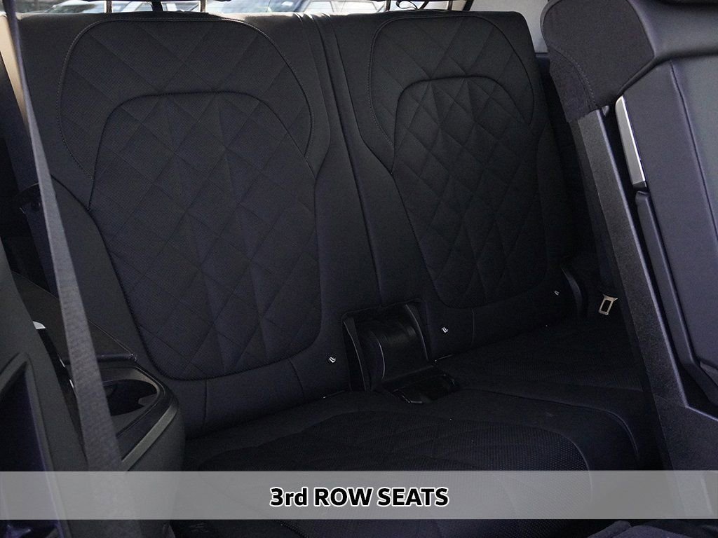Used 2025 BMW X7 xDrive40i w/ Premium Package image 12