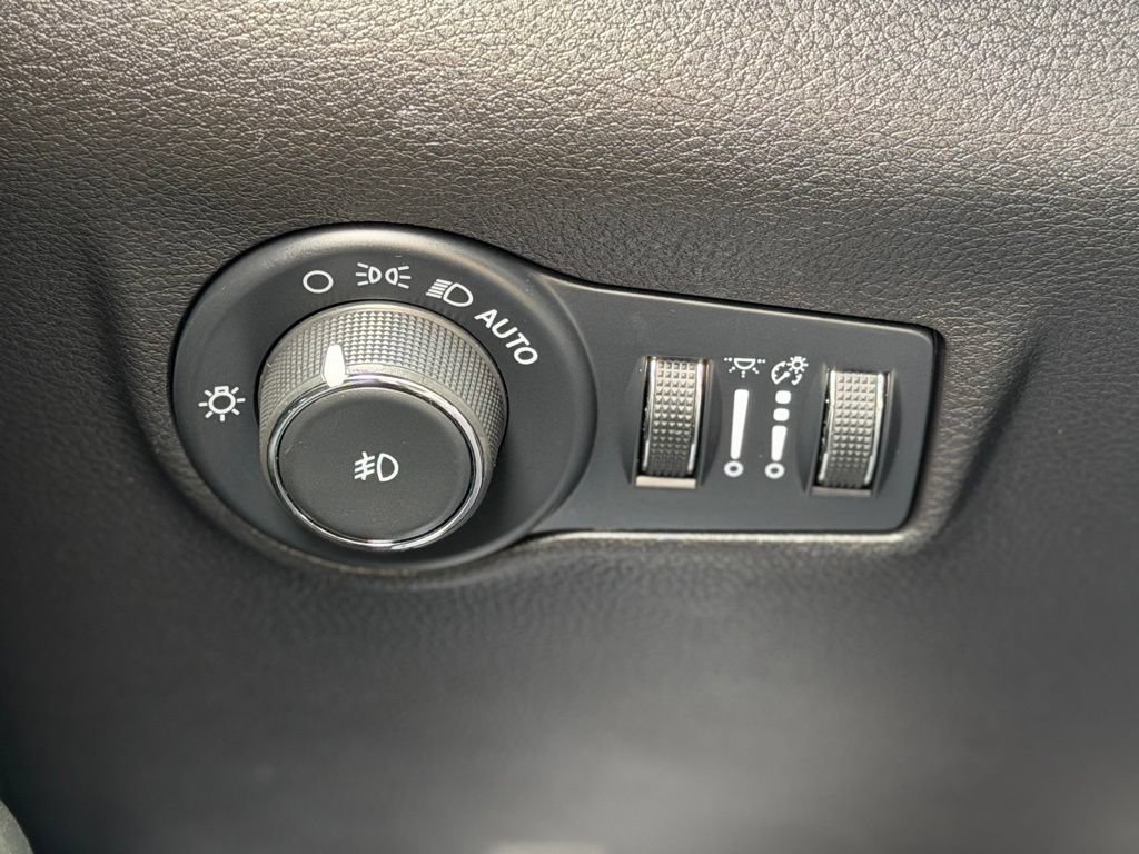 Used 2024 Jeep Compass Trailhawk AWD/4WD image 24