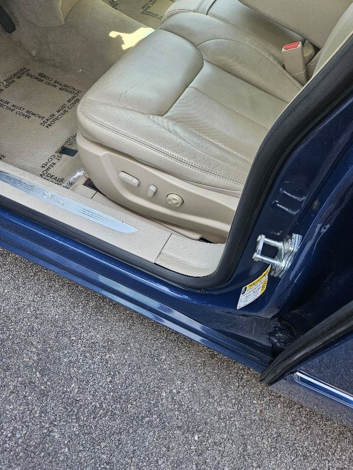 Used 2009 Cadillac DTS w/ Sun And Sound Package FWD image 9