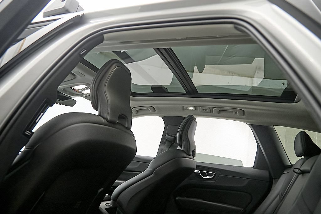 Certified 2023 Volvo XC60 B5 Plus w/ Climate Package AWD/4WD image 23