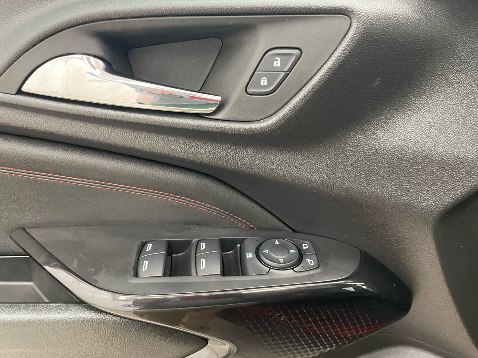 Certified 2024 Chevrolet Trax RS w/ Sunroof Package FWD image 12