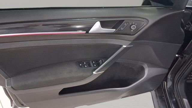 Used 2016 Volkswagen Golf 4-Door image 24